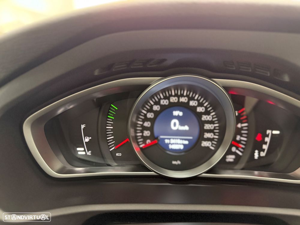 Volvo V40 2.0 D2 Momentum Geartronic - 24