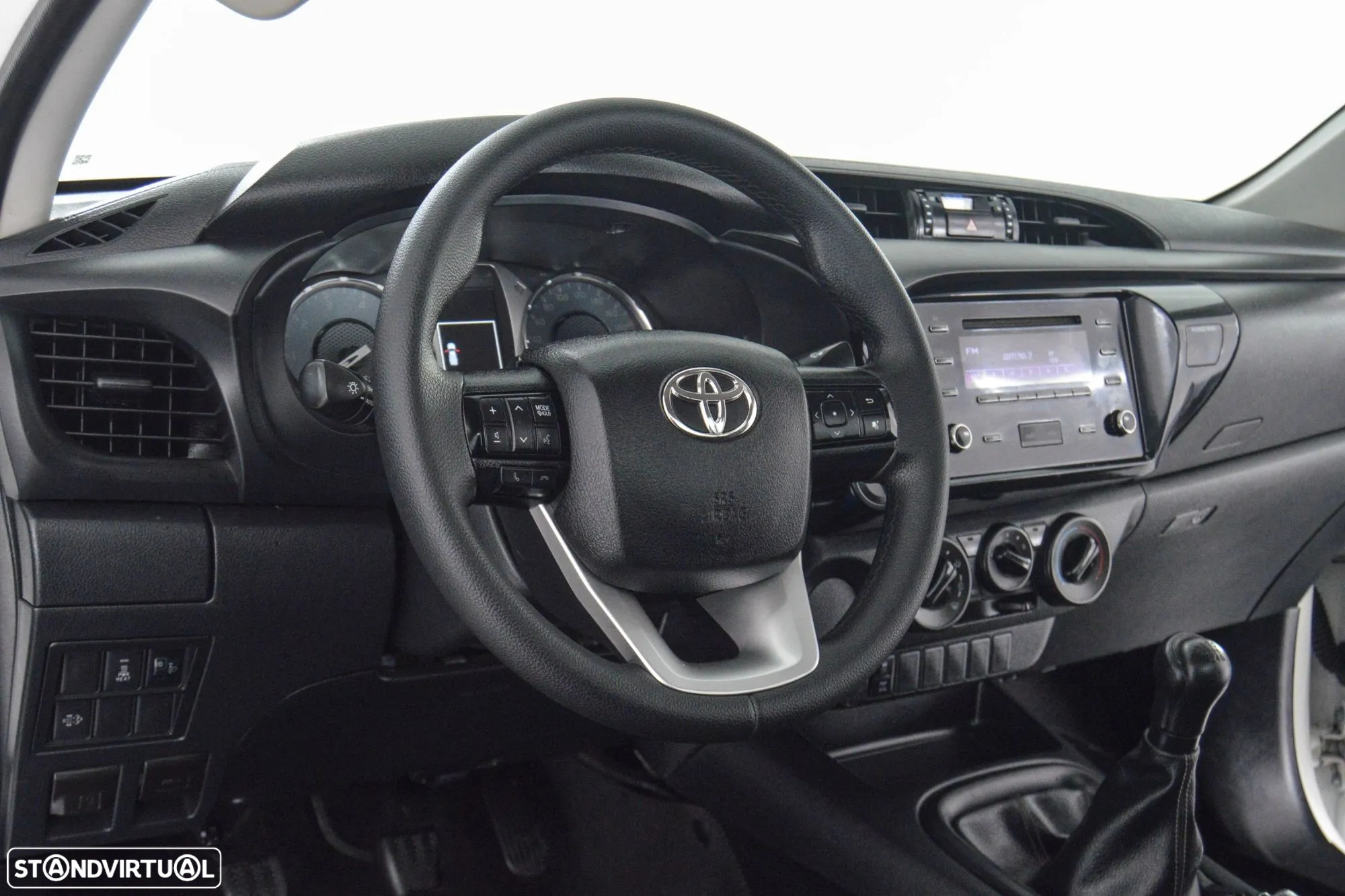 Toyota Hilux 2.4 D-4D 4X2 Cabine Simples 2L - 24