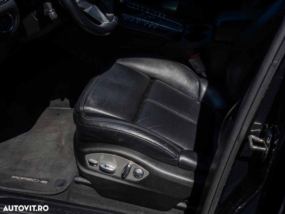 Porsche Macan - 31