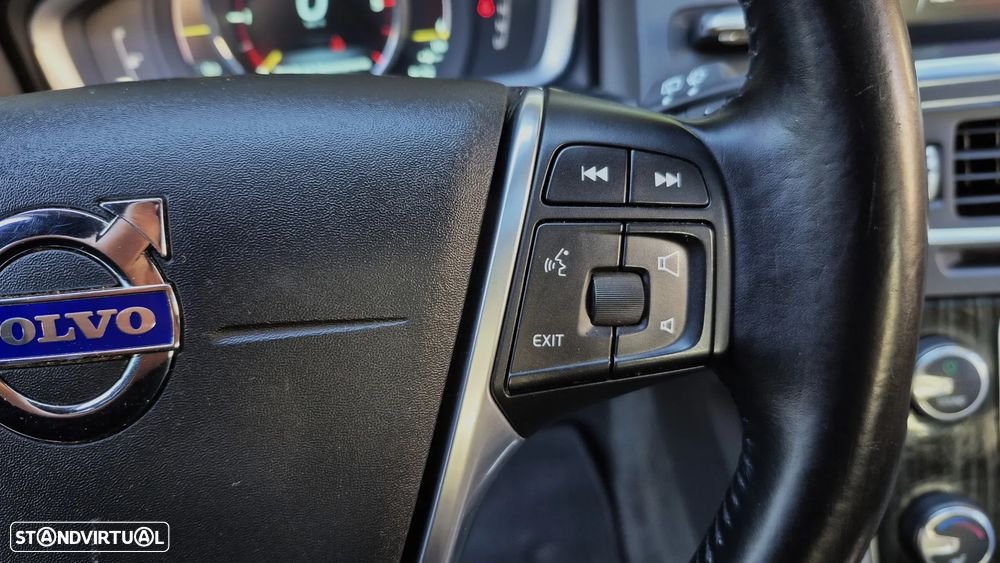 Volvo V60 D6 Plug-In-Hybrid AWD Geartronic Momentum - 27