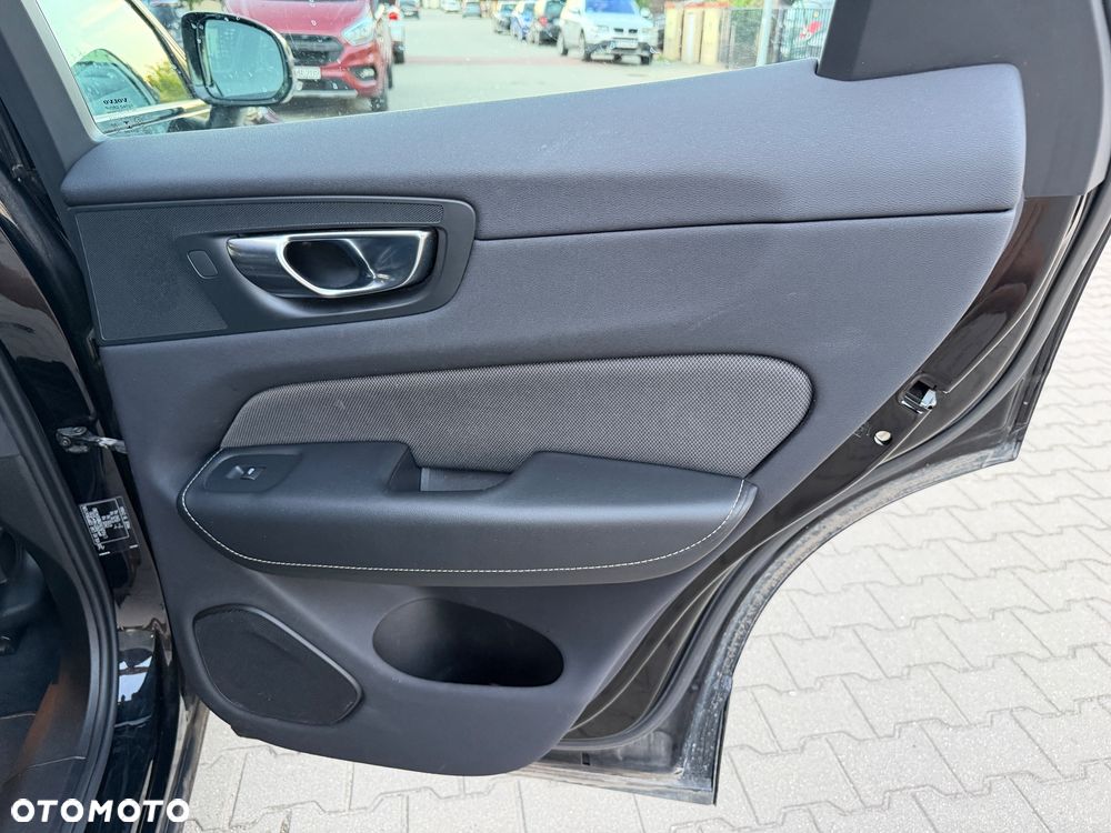 Volvo XC 60 B4 B R-Design - 26