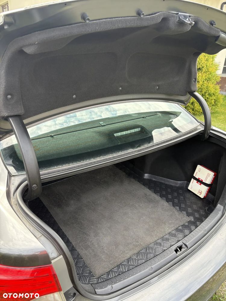 Toyota Avensis 1.8 Premium - 15