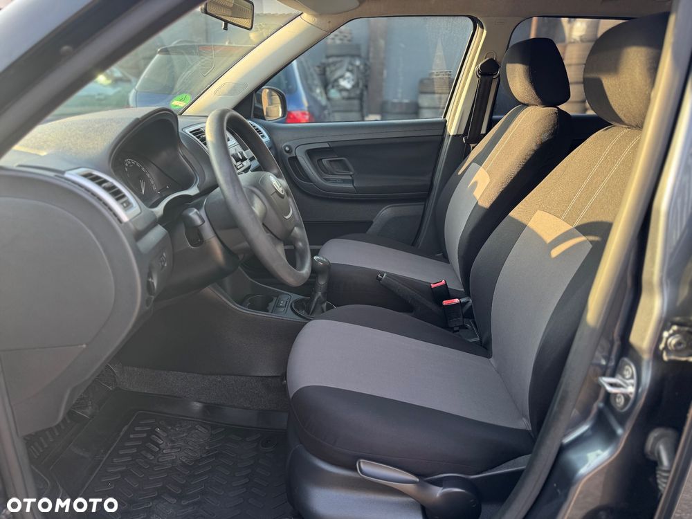 Skoda Fabia 1.2 HTP Ambiente - 12