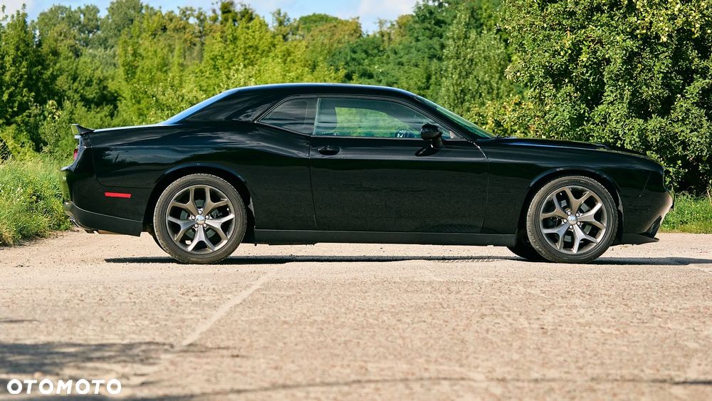Dodge Challenger - 11