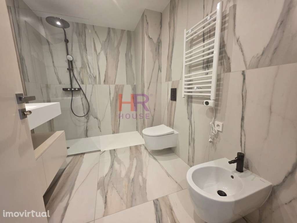 Arrenda -se T1 com lugar de garagem coberto e piscina comum. - Grande imagem: 2/33