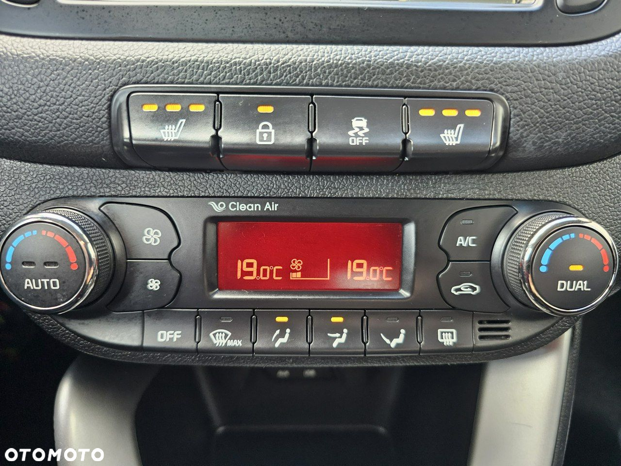 Kia Ceed 1.4 CVVT SW Dream Team Edition - 21