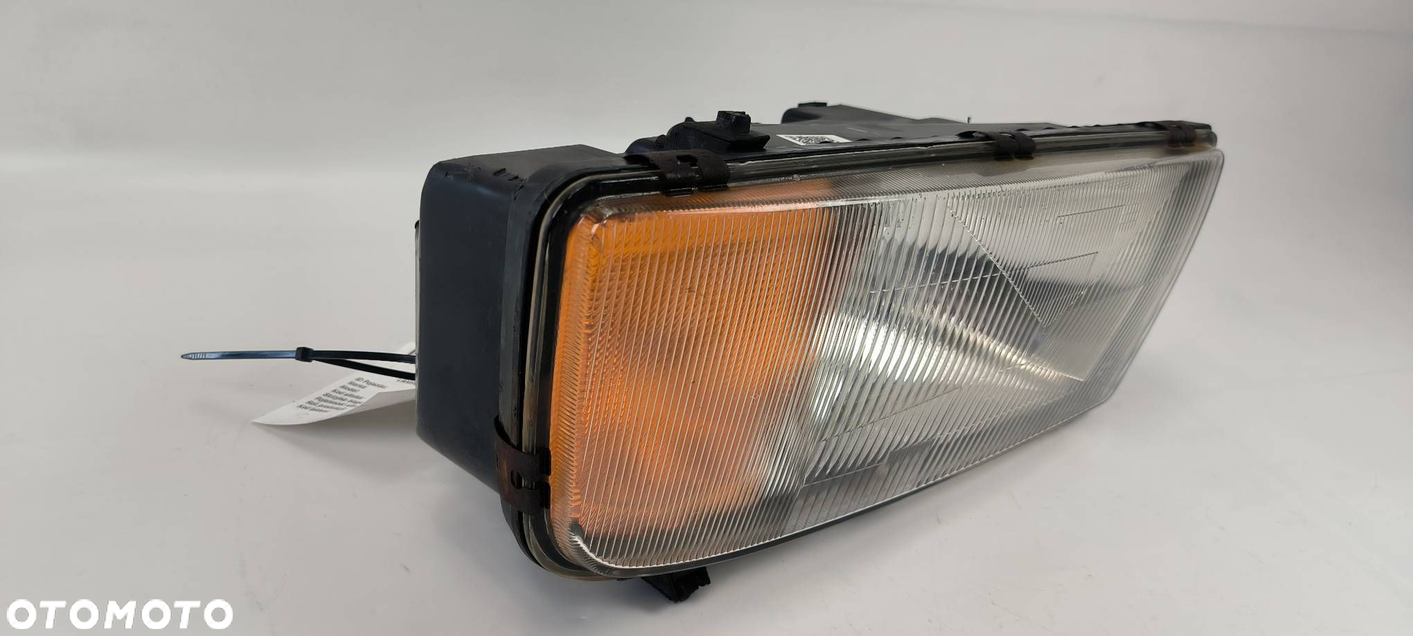 LAMPA PRAWA PRZÓD MERCEDES - BENZ ATEGO 2528L - 2