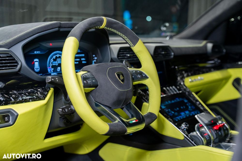 Lamborghini URUS - 38