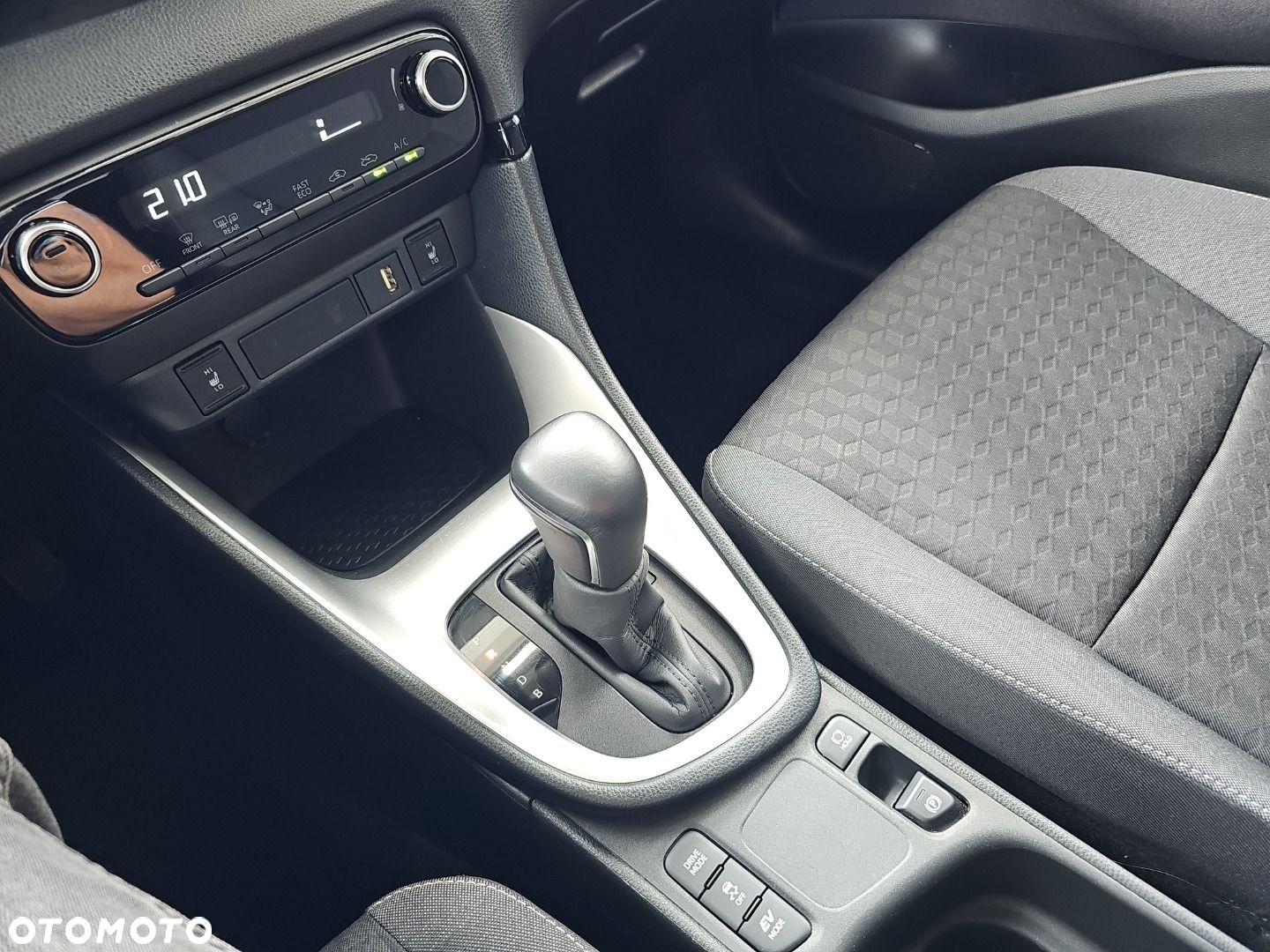 Toyota Yaris - 15