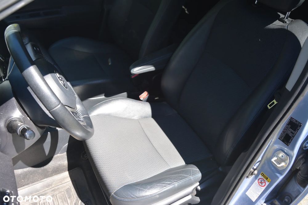 Toyota Yaris Hybrid 100 Dynamic - 8