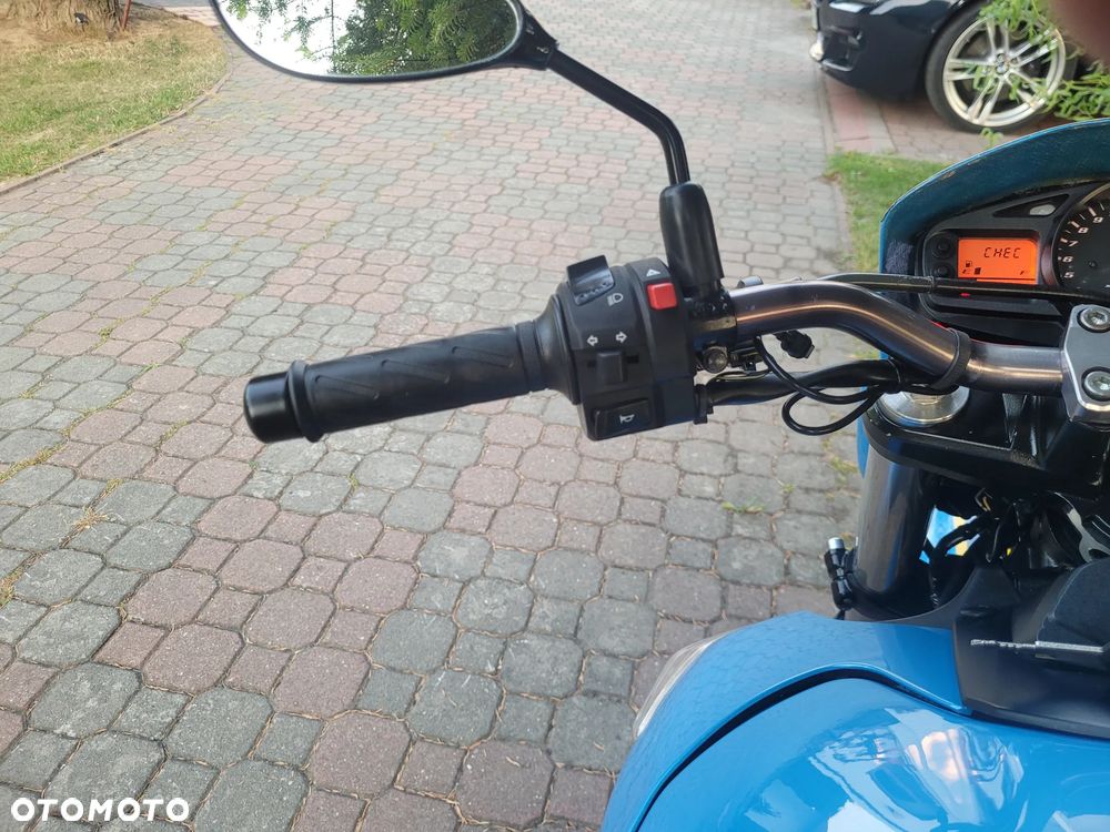 Suzuki GSR - 28
