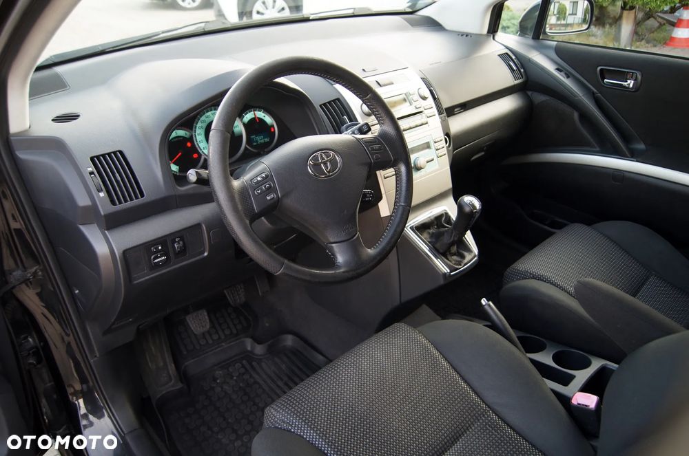 Toyota Corolla Verso 2.2 D-4D Sol Sport 7os - 8