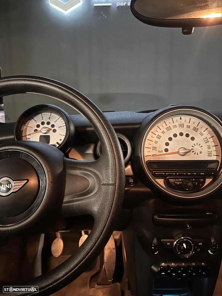 MINI 3 Portas One D - 21