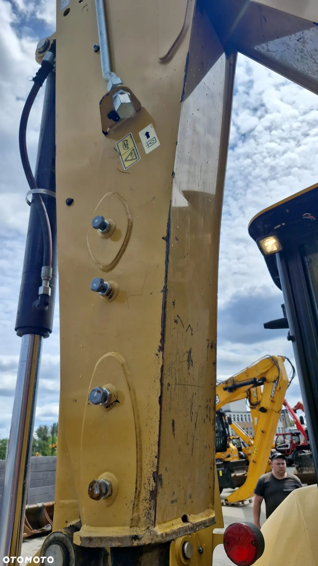 Caterpillar 432F2 - 8