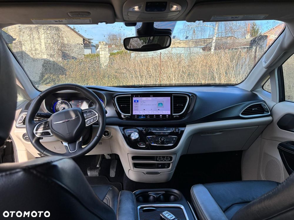 Chrysler Pacifica - 12