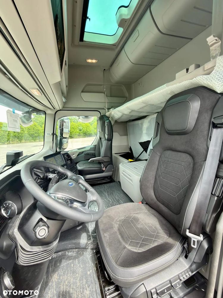 Ford F-MAX - 25