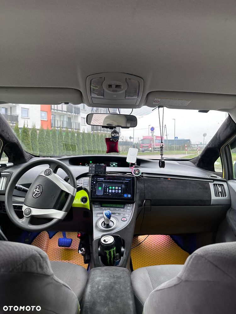 Toyota Prius - 15