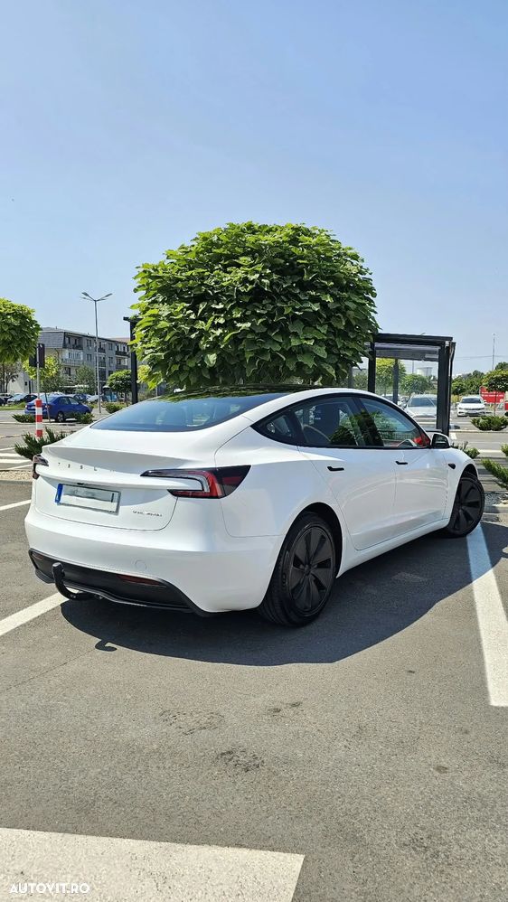 Tesla Model 3 - 7
