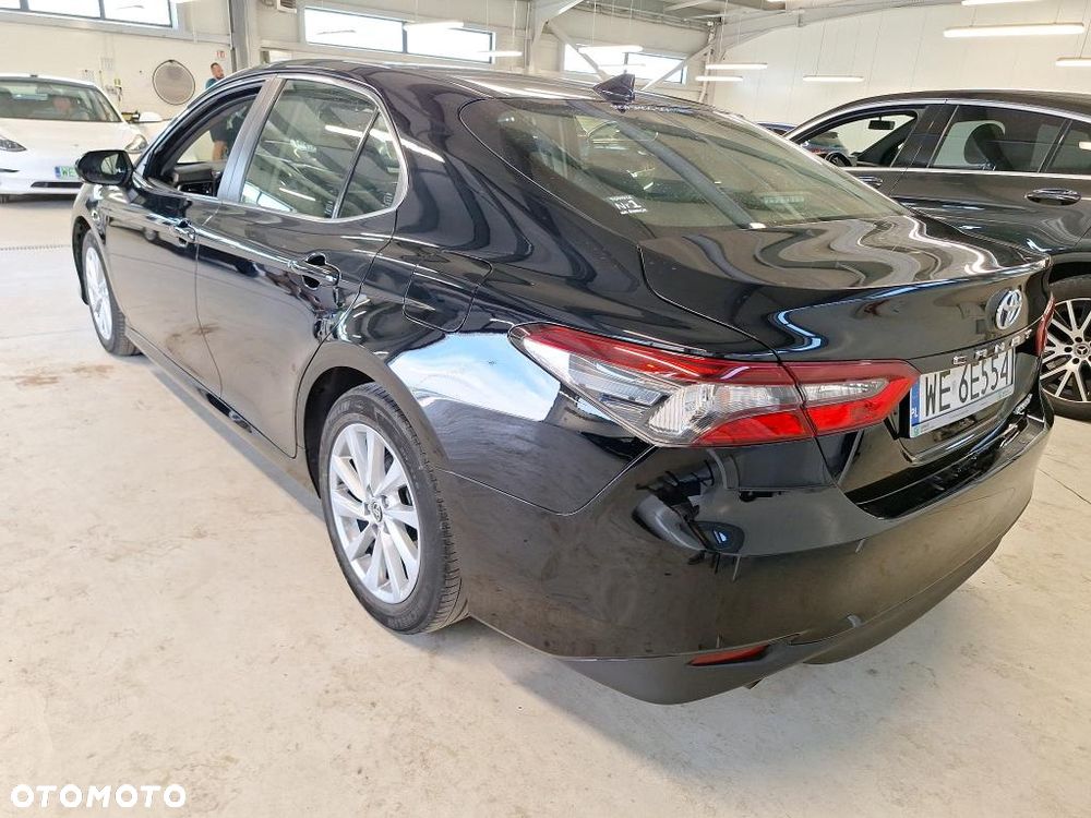 Toyota Camry - 4