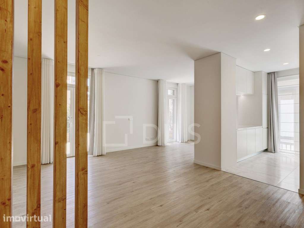 Apartamento T2 com terraço e estacionamento junto às Amoreiras - Grande imagem: 3/29