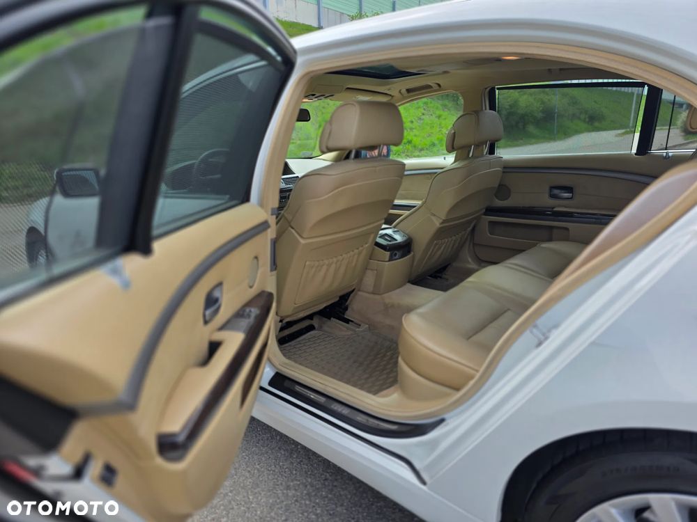 BMW Seria 7 750i L - 25