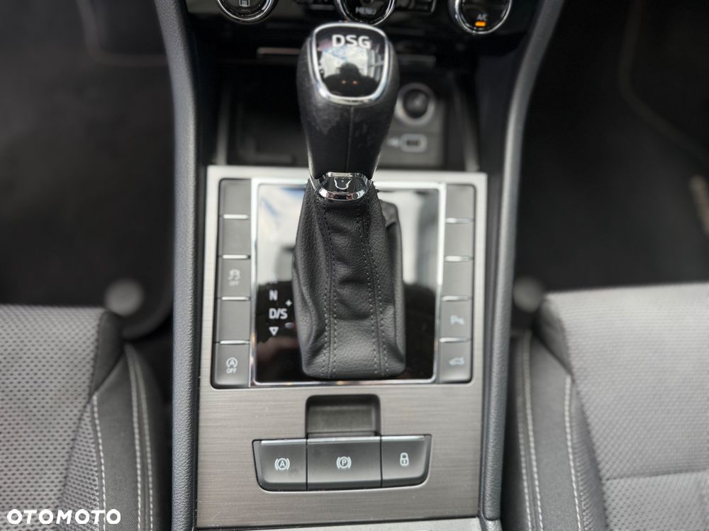Skoda Superb 2.0 TDI DSG Ambition - 28