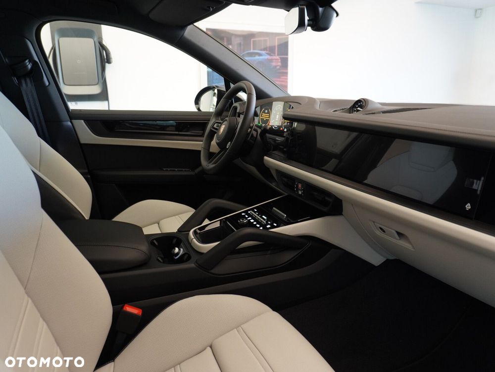 Porsche Cayenne E-Hybrid PHEV Black Edition - 32