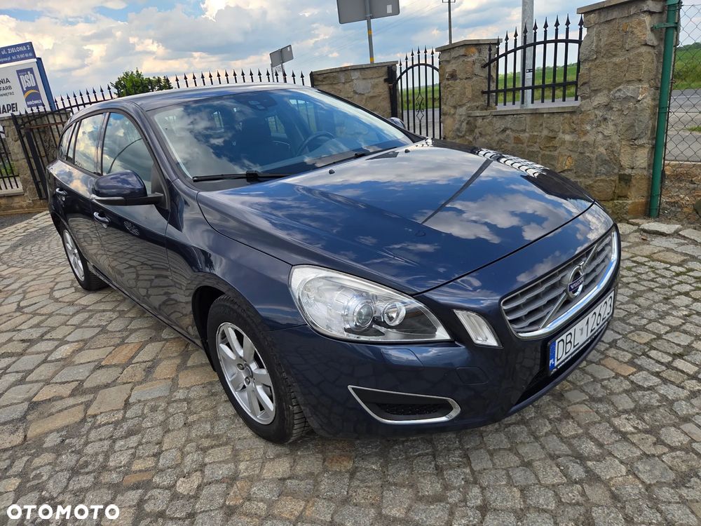 Volvo V60 D2 Momentum - 1