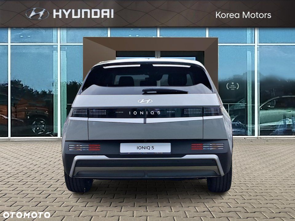 Hyundai IONIQ 5 - 5
