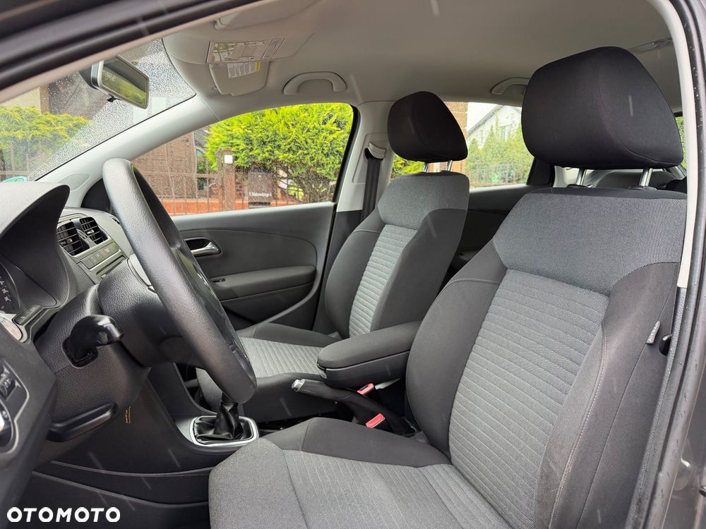 Volkswagen Polo 1.4 Comfortline - 24