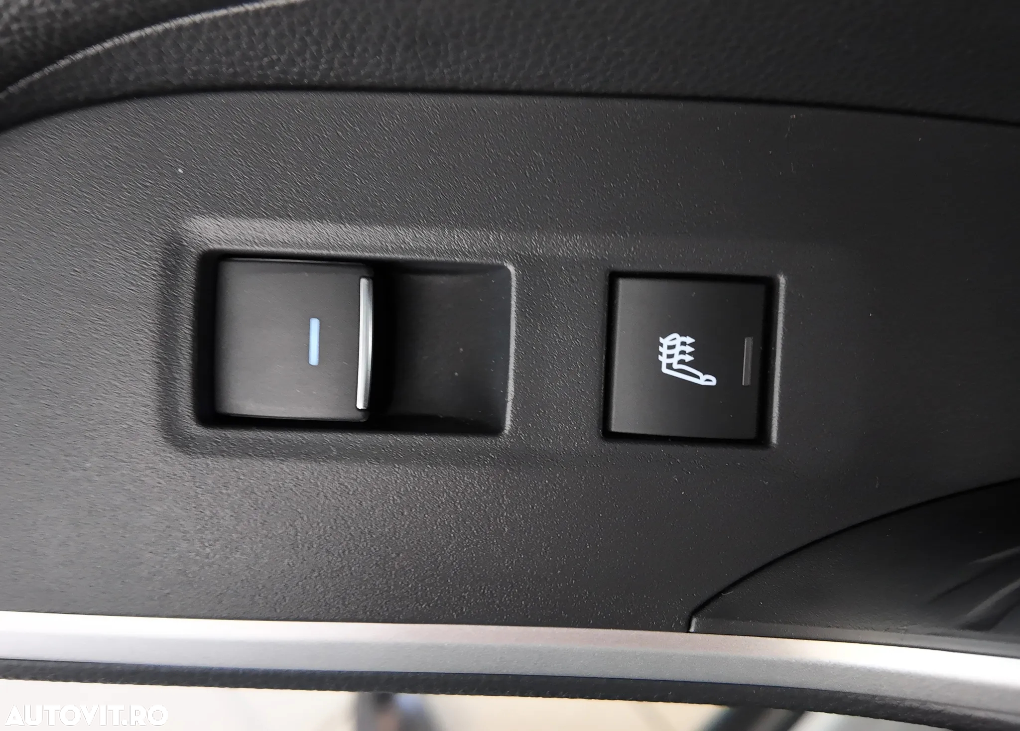 Toyota RAV4 2.5 PHEV VVT-iE 4x4 Style Bi-Tone - 34