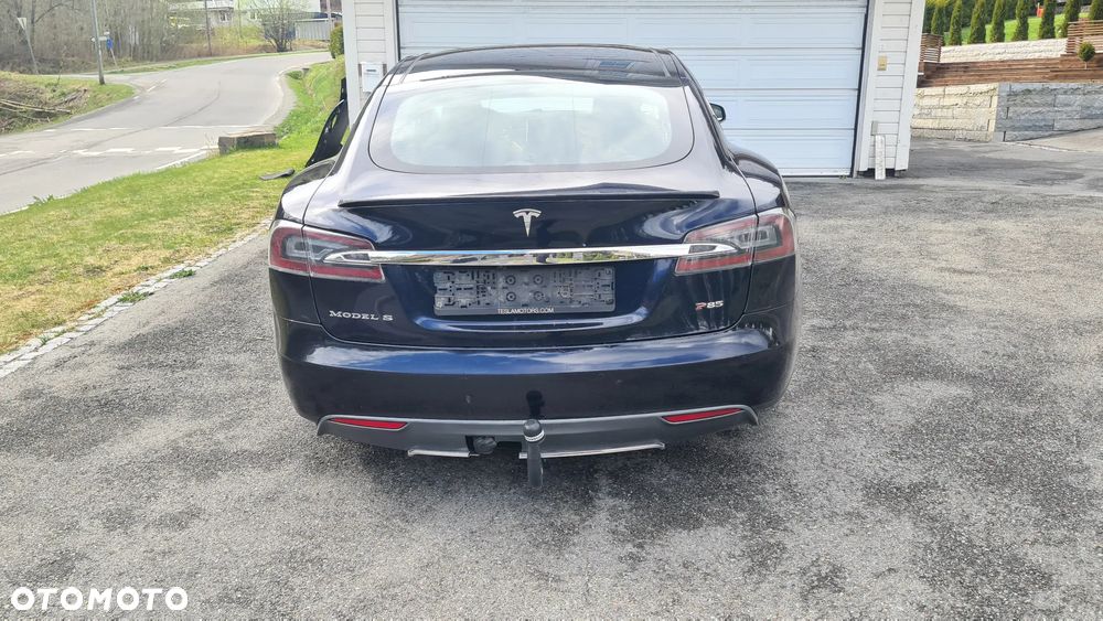 Tesla Model S - 10