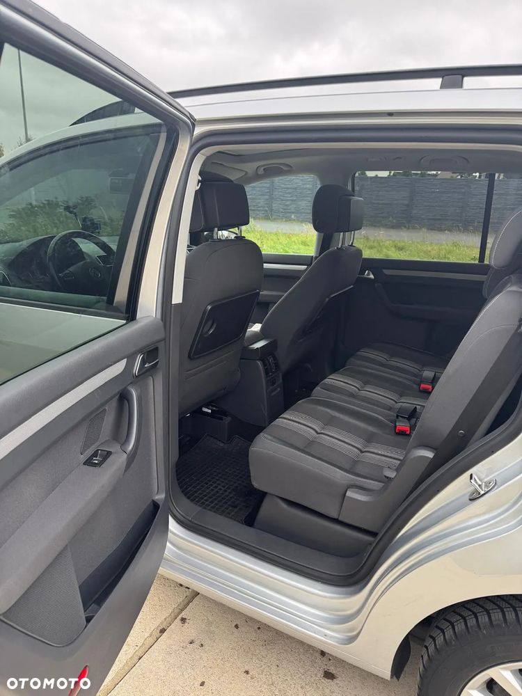 Volkswagen Touran - 18