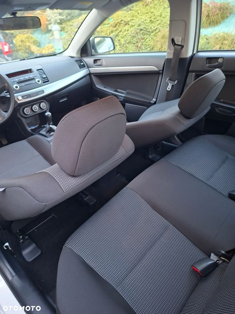 Mitsubishi Lancer - 11