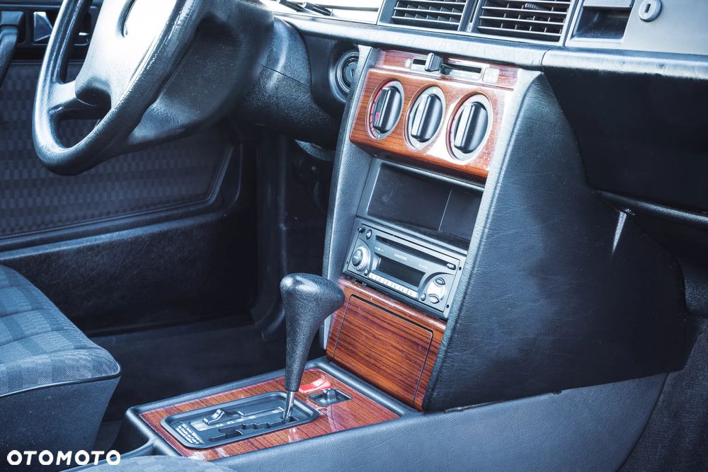 Mercedes-Benz W201 (190) - 13