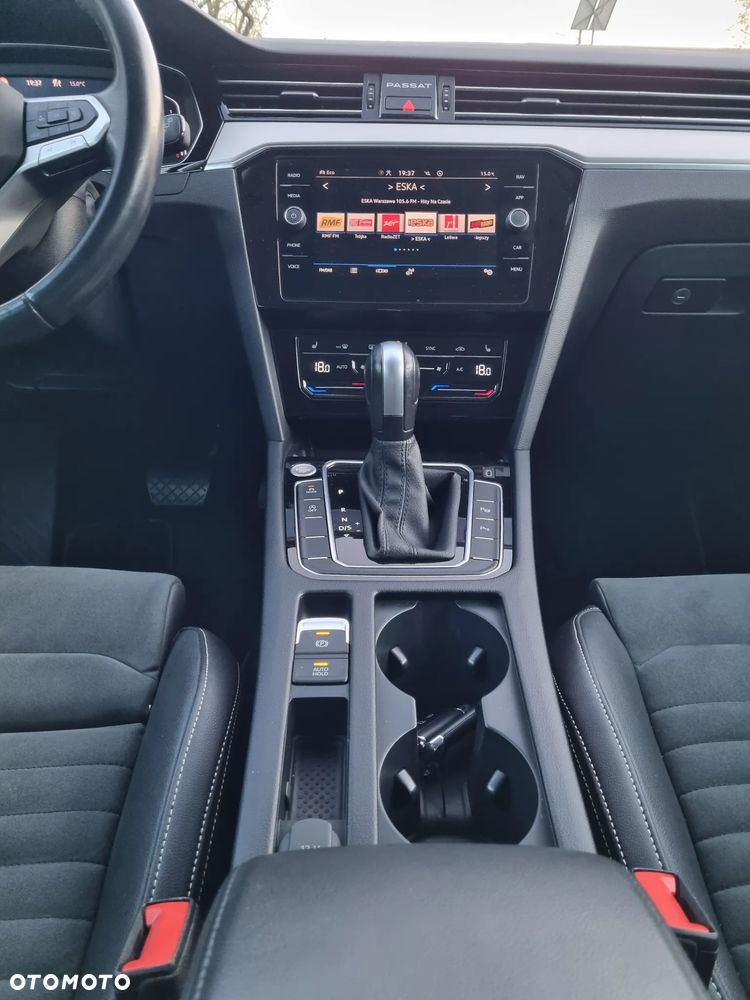 Volkswagen Passat Variant 2.0 TDI 4Mot Elegance DSG - 18