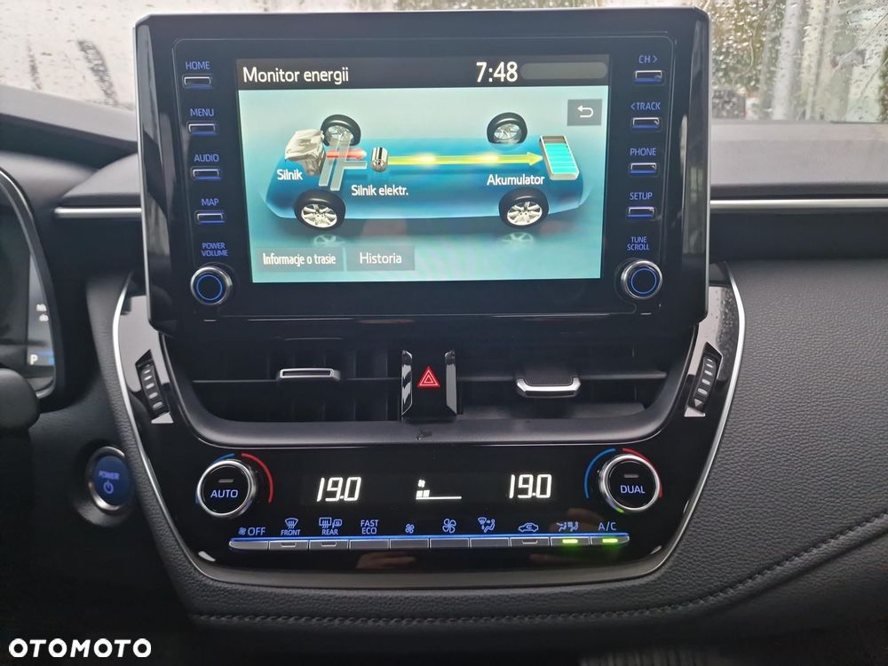 Toyota Corolla 1.8 Hybrid Comfort - 17