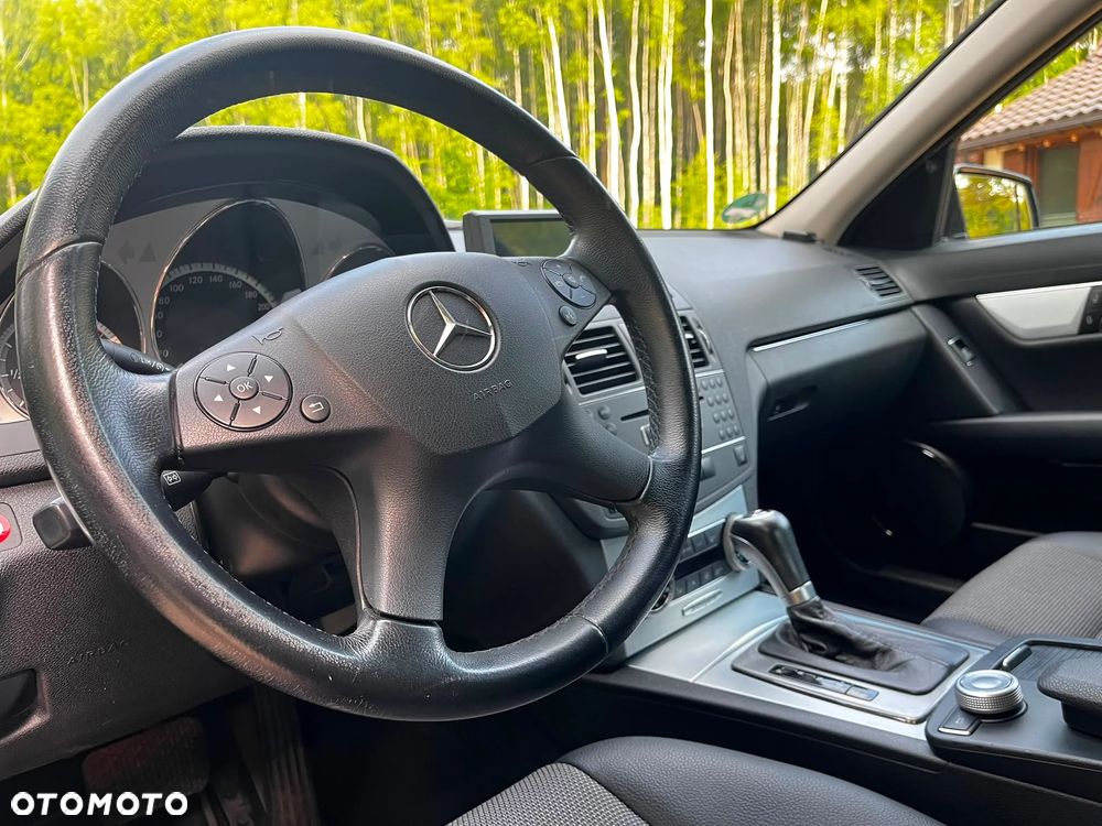 Mercedes-Benz Klasa C 180 CGI Automatik BlueEFFICIENCY Avantgarde - 14