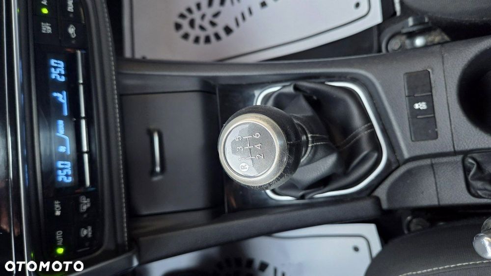 Toyota Corolla 1.6 Comfort - 25