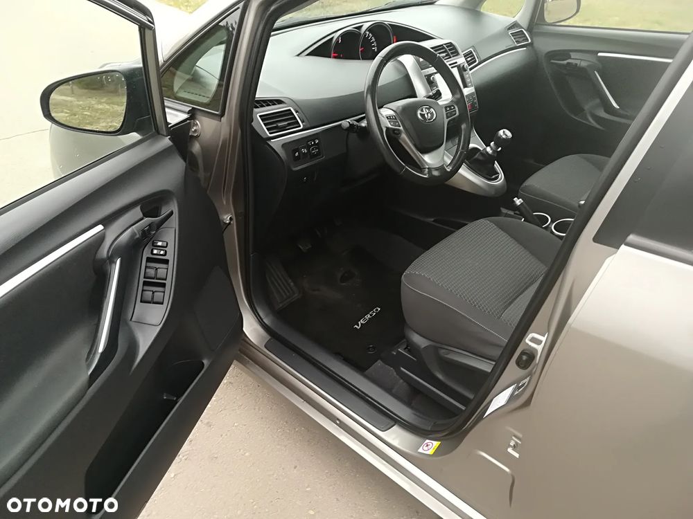Toyota Verso 1.6 D-4D Prestige - 7
