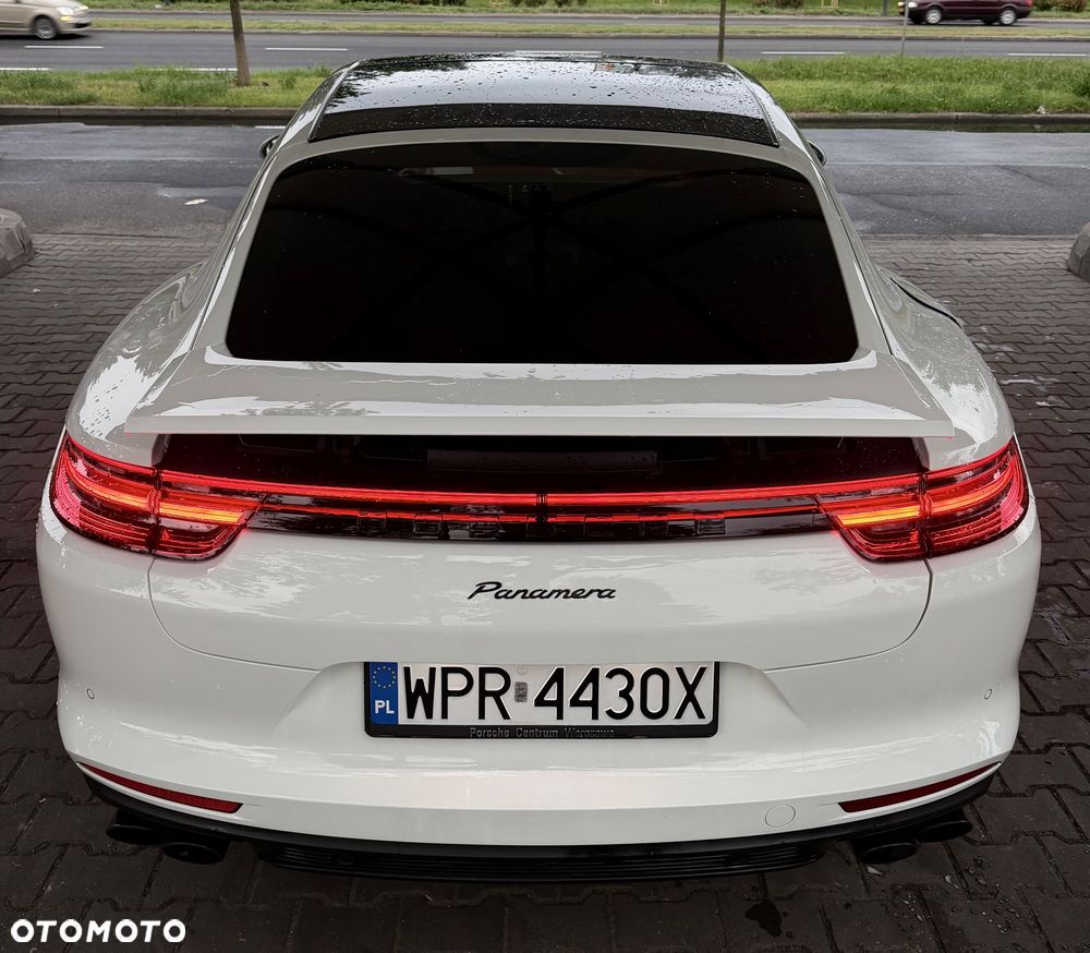 Porsche Panamera - 4