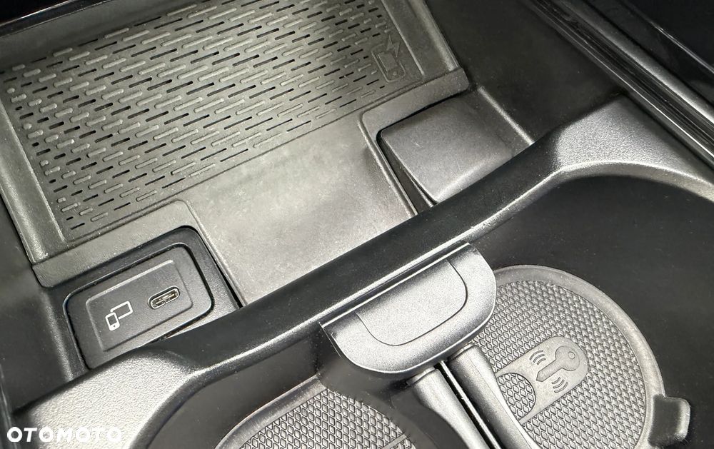 Mercedes-Benz Klasa A 250 Progressive 7G-DCT - 30