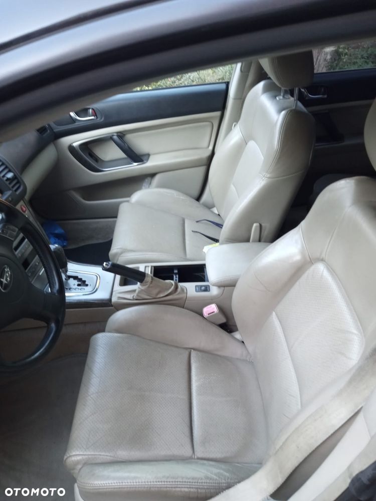 Subaru Legacy Kombi 3.0 H6 - 6