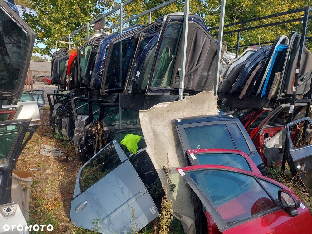 DRZWI KOMPLETNE PRAWY TYŁ MITSUBISHI COLT VI 21H HB 5D - 6