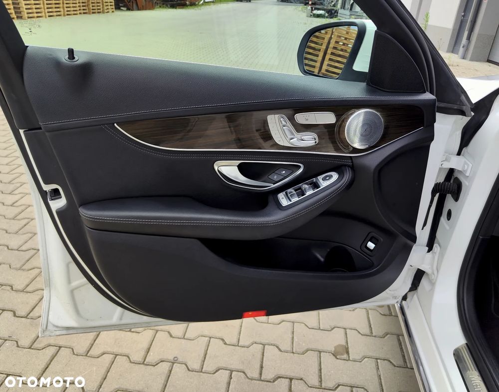 Mercedes-Benz Klasa C 300 7G-TRONIC - 25