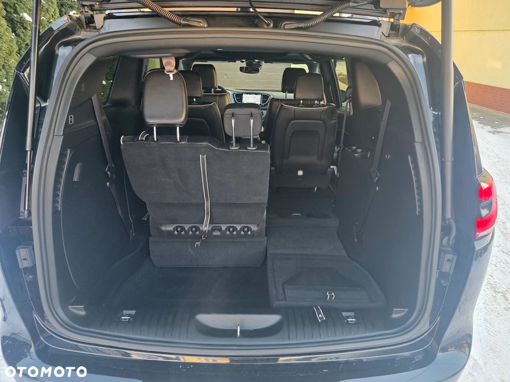 Chrysler Pacifica - 22