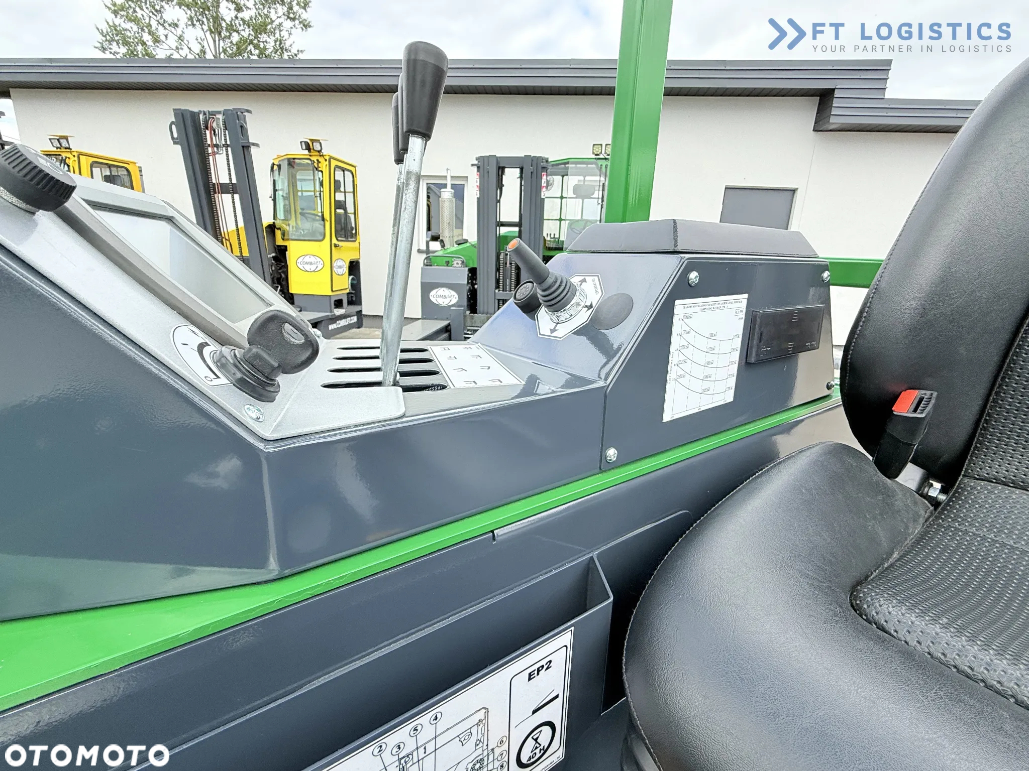 Combilift CBE2500 / TRIPLEX / 5500MM / WOLNY SKOK / NAPĘD ELEKTRYCZNY / JEDYNIE 2300MTH / POZYCJONER / PRZESUW BOCZNY / NOWE OPONY / JAK NOWY / Szeroka oferta wózków czterokierunkowych i bocznych, dopasowanych do różnorodnych potrzeb i zastosowań. - 15
