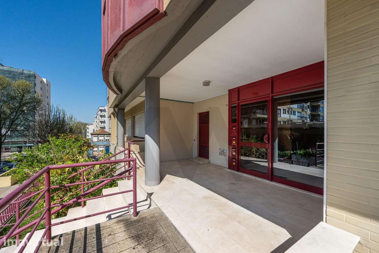 Apartamento T4 transformado em T3 - Grande imagem: 4/35