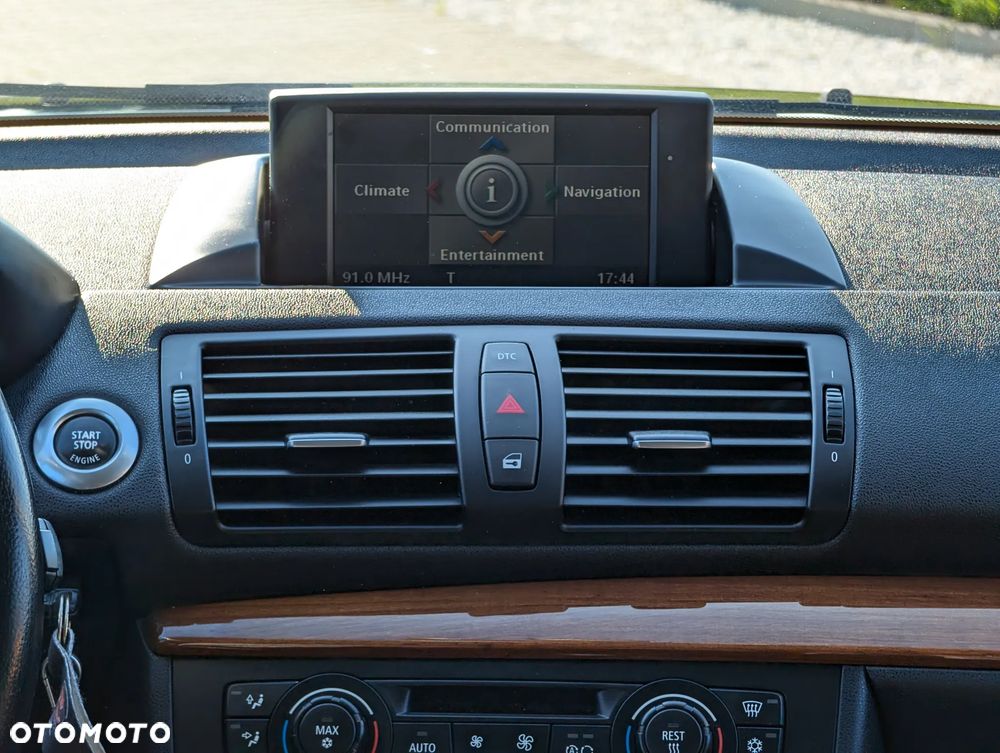 BMW Seria 1 120i - 28