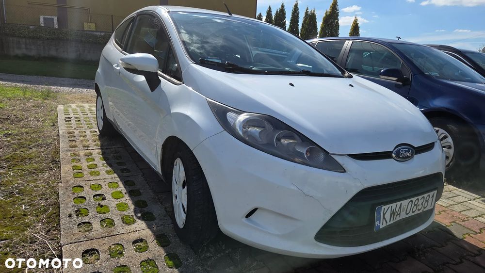 Ford Fiesta 2011 photo 2